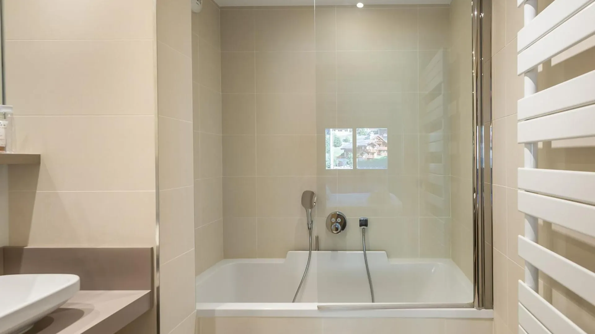 Apartment Appartement Familial Au Coeur De Meribel, Proche Pistes Avec Balcon Et Parking - Fr-1-565-100 Les Allues France