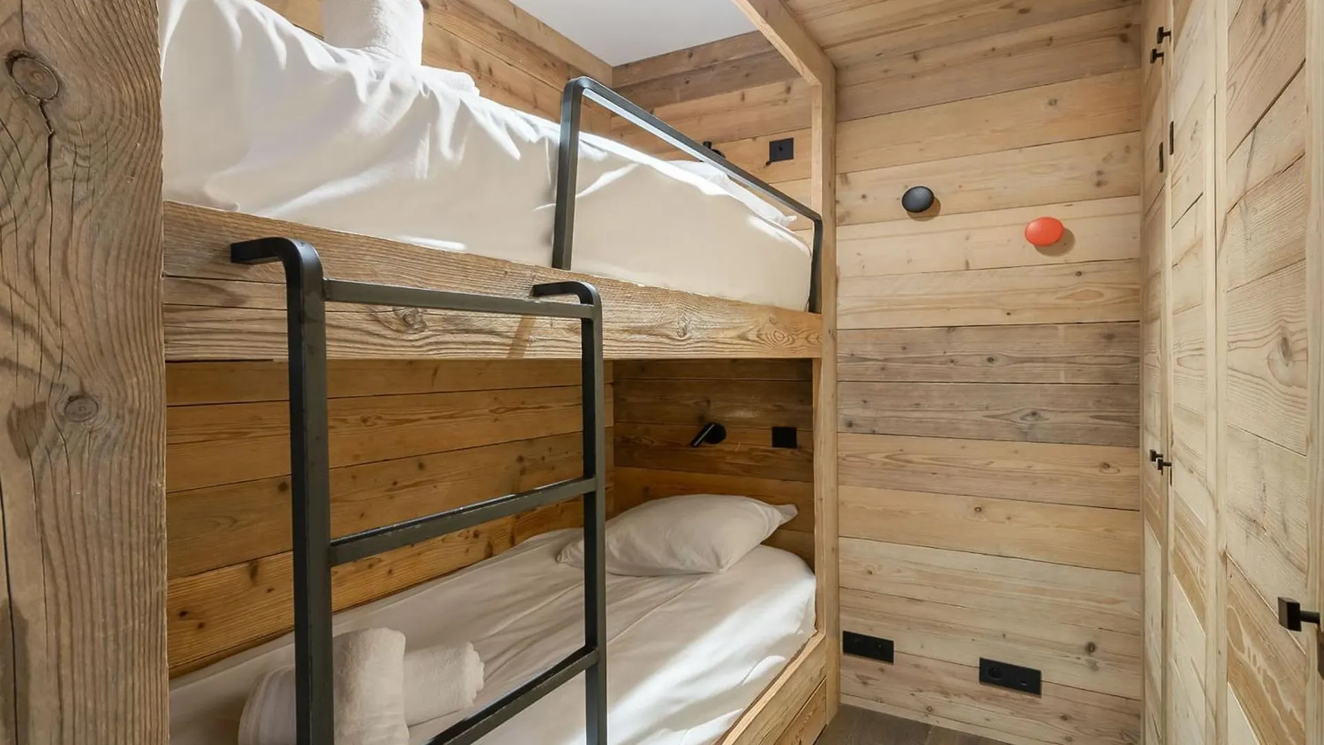 Apartment Appartement Familial Au Coeur De Meribel, Proche Pistes Avec Balcon Et Parking - Fr-1-565-100 Les Allues France